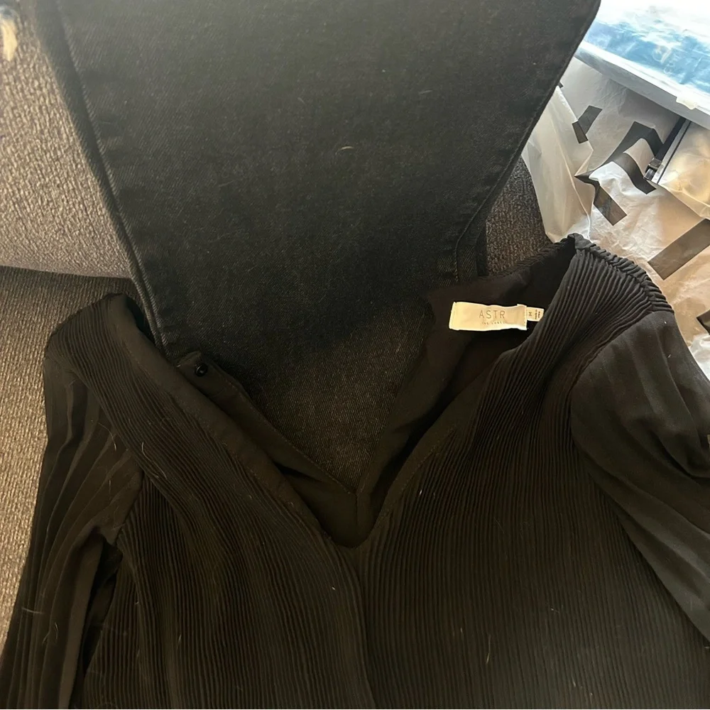 😍ASTR!  pleated blk romper playsuit size med NWOT - Picture 3 of 6